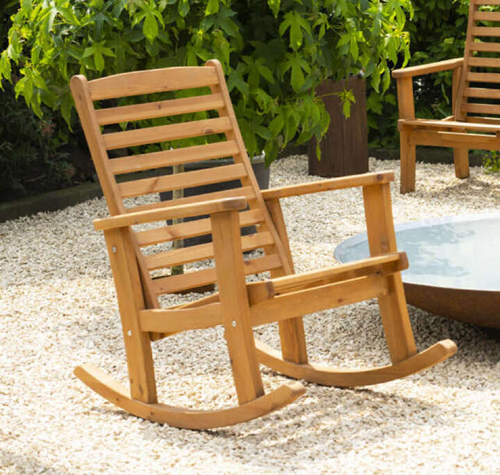 Schaukelstuhl Soltou kleine terrasse gestalten 1200x1140